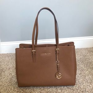 Michael Kors Jet Set Travel LG EW TOTE